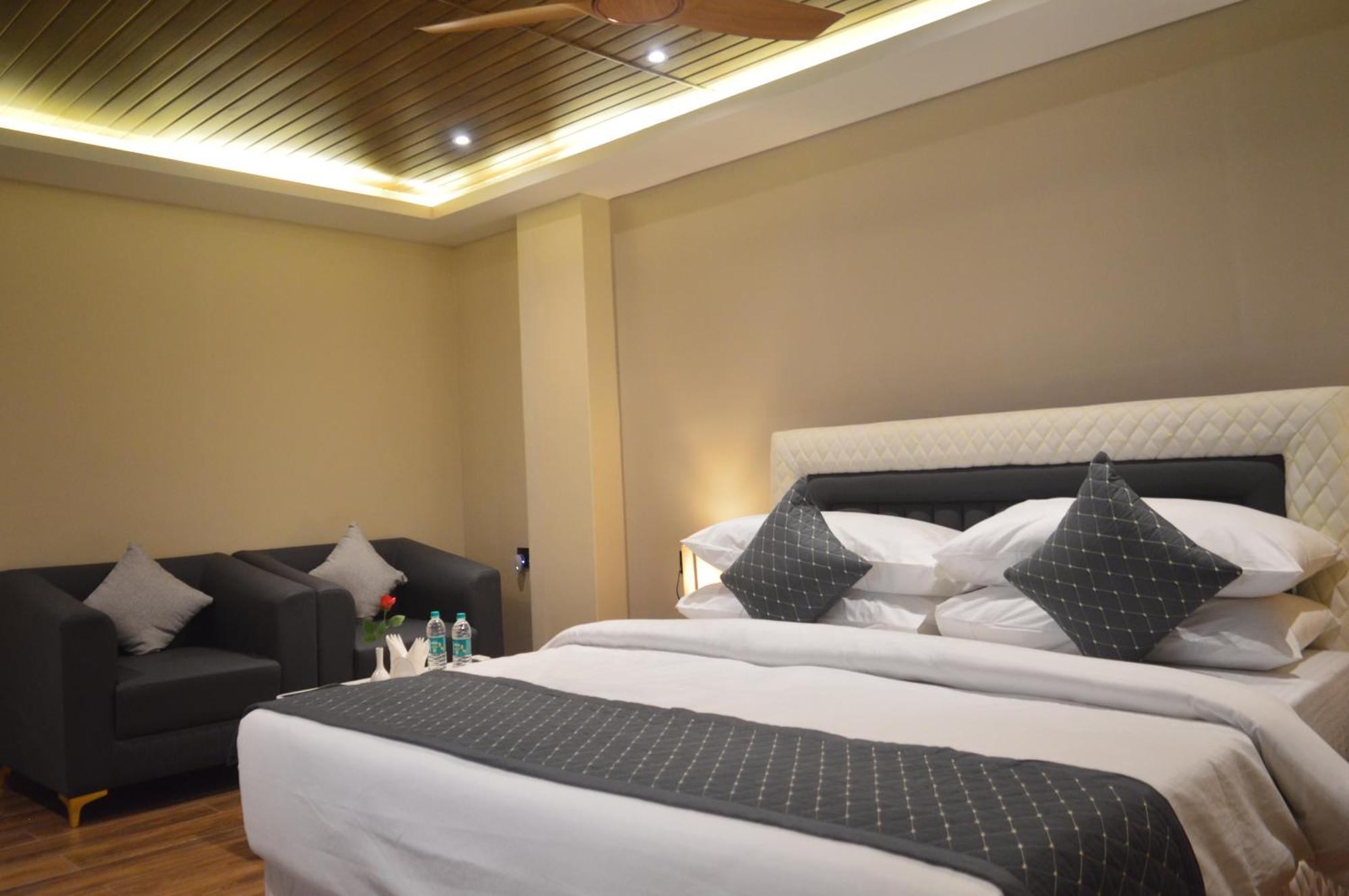 Essence Grandeur Hotel Guwahati Bagian luar foto