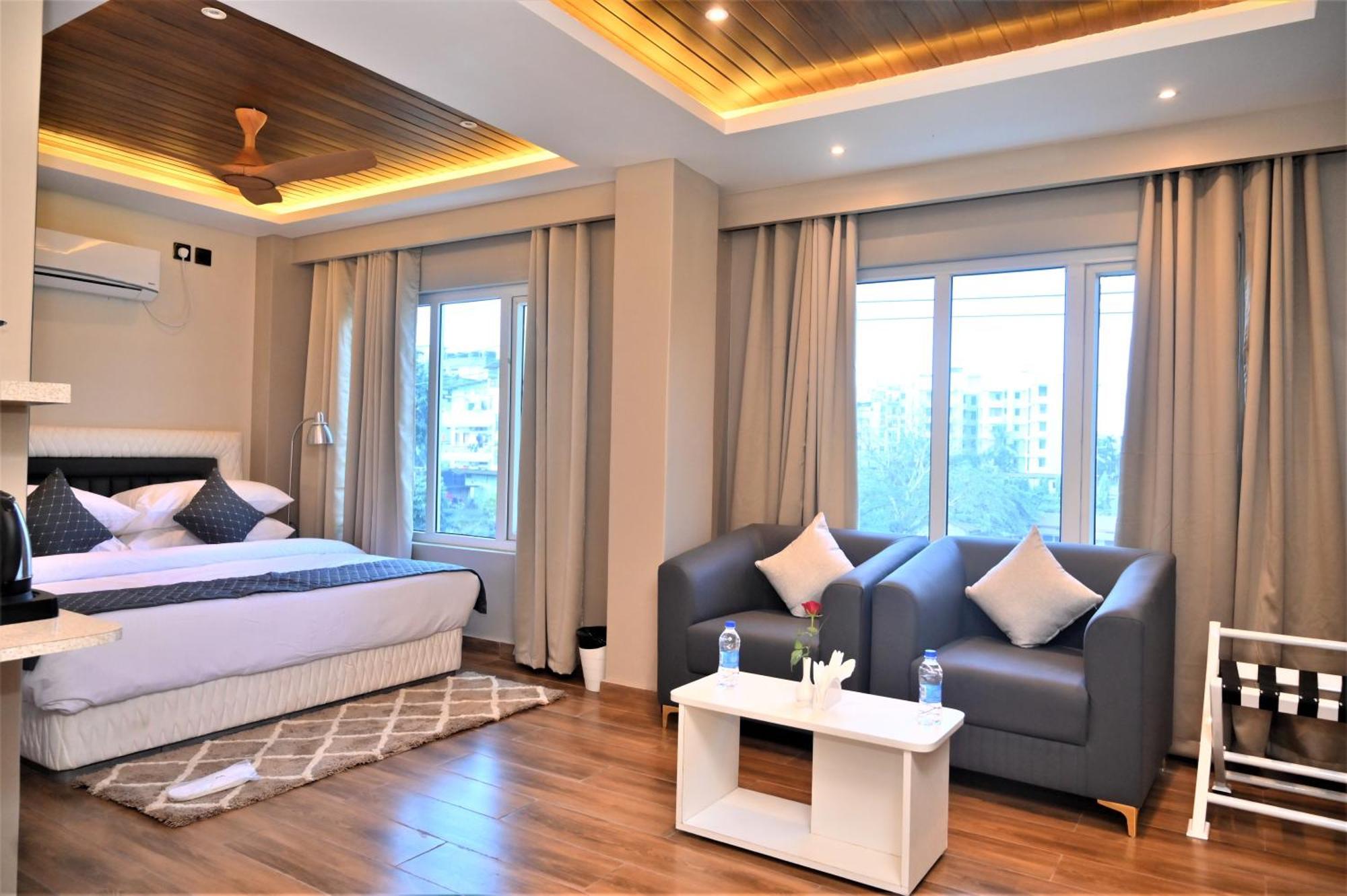 Essence Grandeur Hotel Guwahati Bagian luar foto