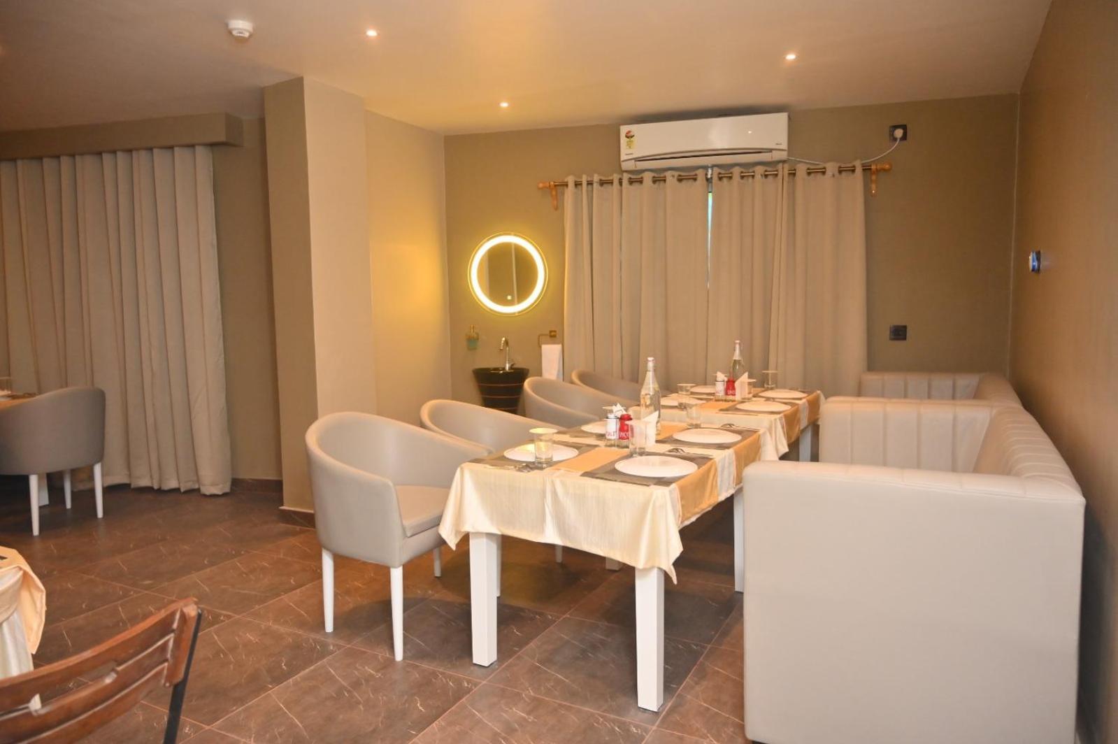 Essence Grandeur Hotel Guwahati Bagian luar foto