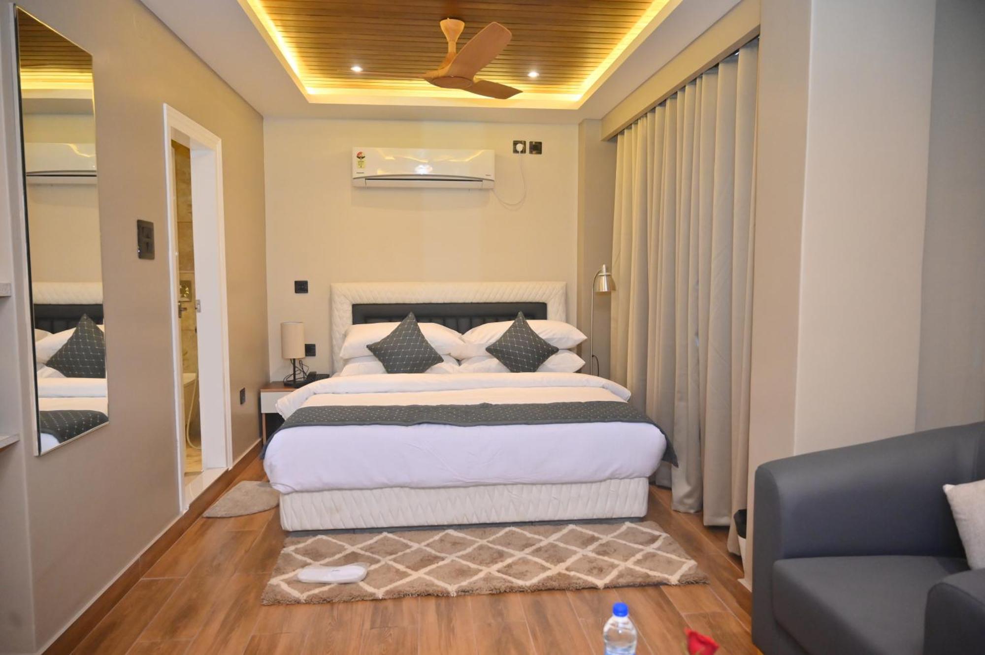 Essence Grandeur Hotel Guwahati Bagian luar foto