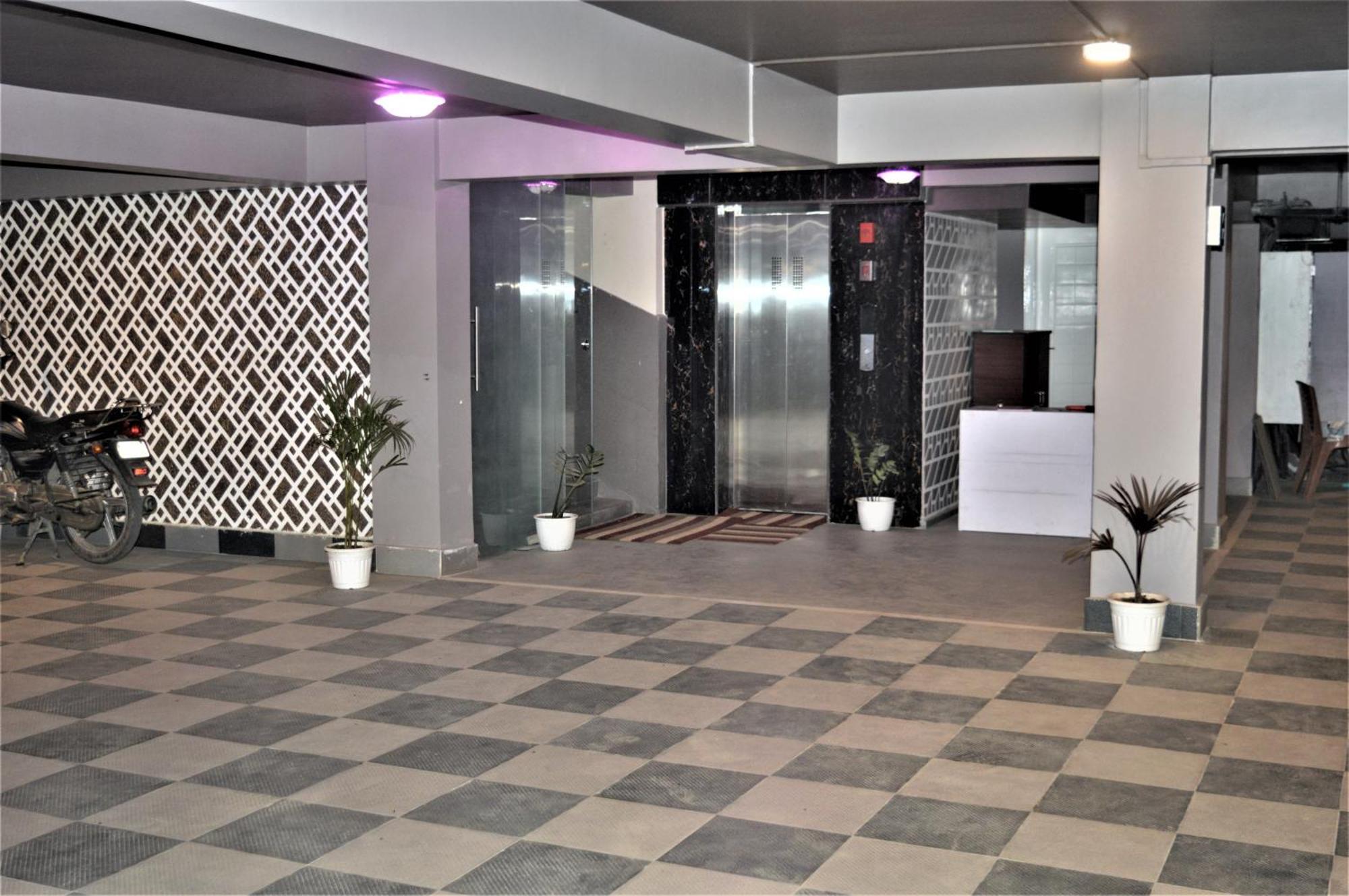 Essence Grandeur Hotel Guwahati Bagian luar foto