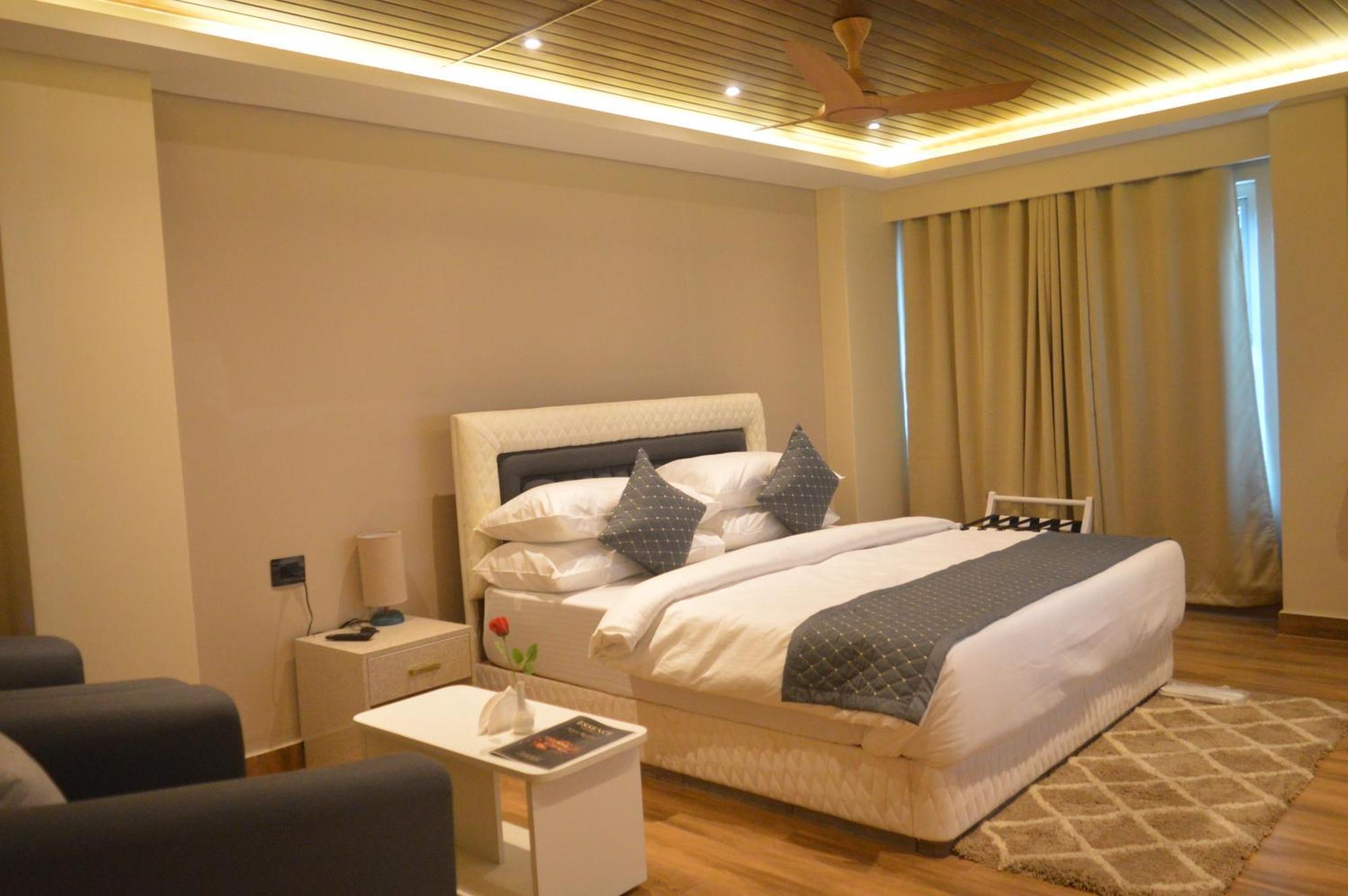 Essence Grandeur Hotel Guwahati Bagian luar foto