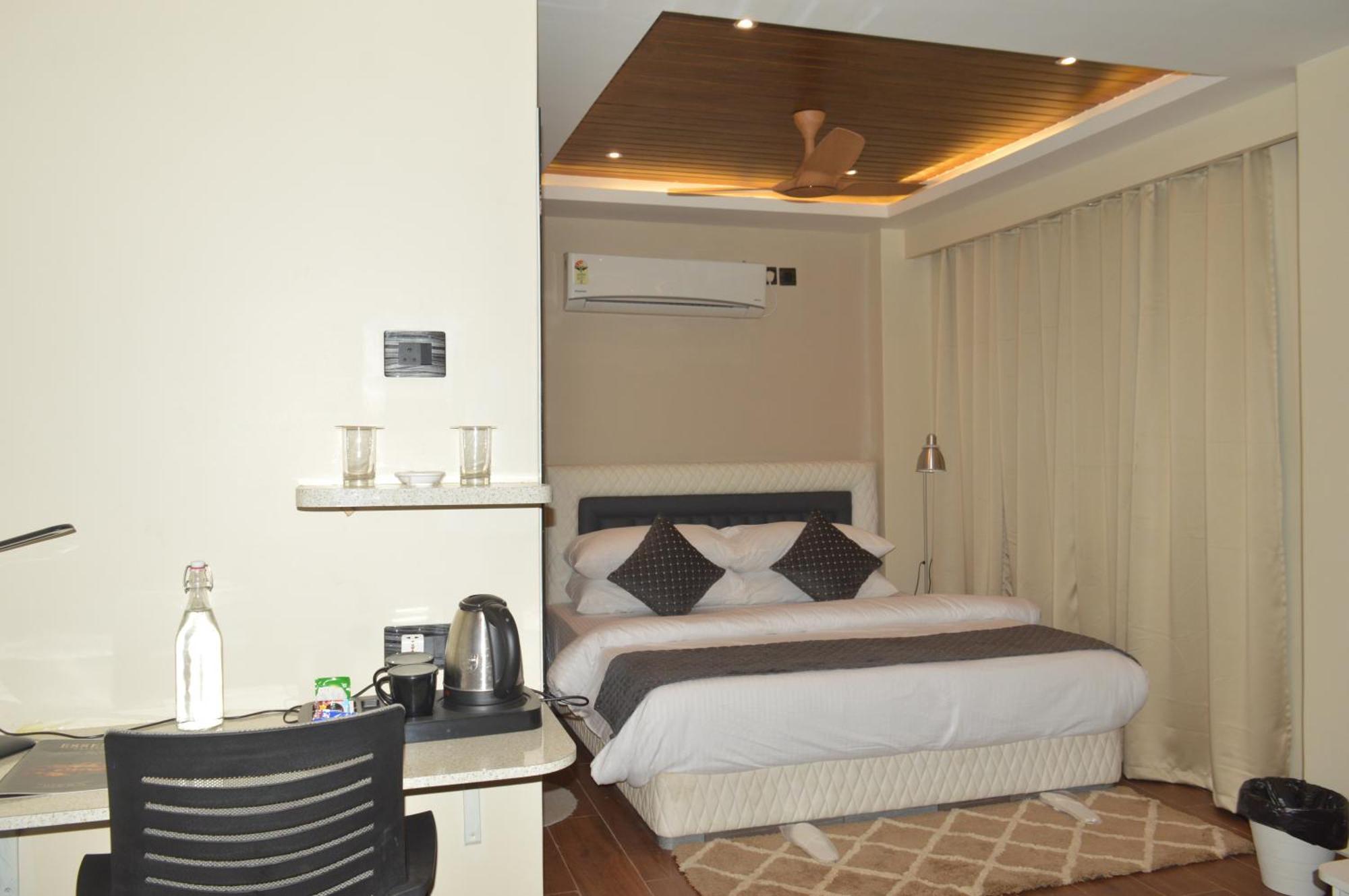 Essence Grandeur Hotel Guwahati Bagian luar foto
